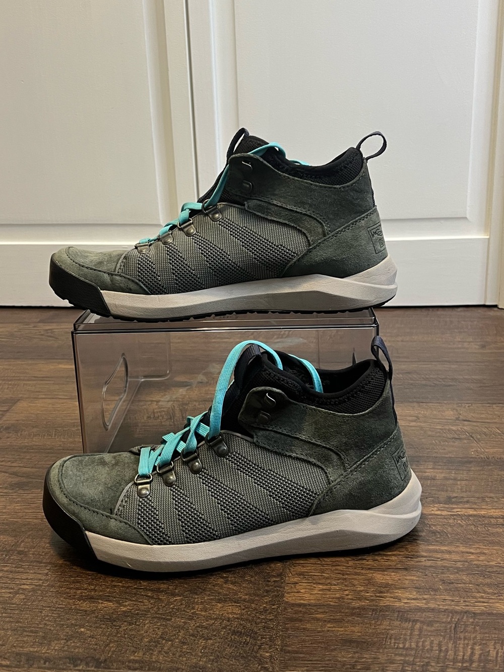 L.L. Bean Women's Hybrid Sneaker Green with Teal Accents Size Women’s 10